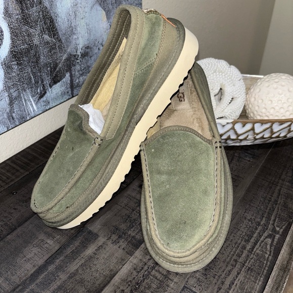 UGG 10.5 WATERPROOF SUEDE SHEARLING FUR HARD BOTTOM MOCCASIN DEX SHOE LOAFER - Picture 1 of 11